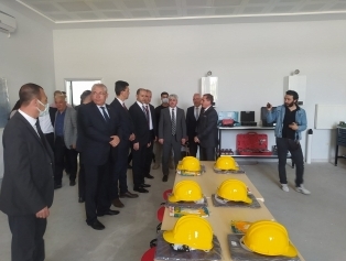 Hatay Valisi Rahmi Doğan ve Hatay Milletvekili Abdulkadir Özel in beraberindeki Heyet Kaynakçılık Mükemmeliyet Merkezinde incelemelerde bulundu Galeri
