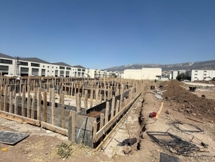 Bölgesel Kalkınma Odaklı Toparlanma Acil Eylem Programı (BOTAP) kapsamında 18 işyeri kapasiteli Ayakkabıcılık Sanayi Sitesi projesinin temeli atıldı. Galeri