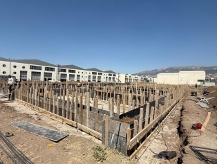 Bölgesel Kalkınma Odaklı Toparlanma Acil Eylem Programı (BOTAP) kapsamında 18 işyeri kapasiteli Ayakkabıcılık Sanayi Sitesi projesinin temeli atıldı. Galeri