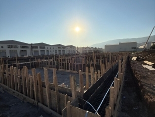 Bölgesel Kalkınma Odaklı Toparlanma Acil Eylem Programı (BOTAP) kapsamında 18 işyeri kapasiteli Ayakkabıcılık Sanayi Sitesi projesinin temeli atıldı. Galeri