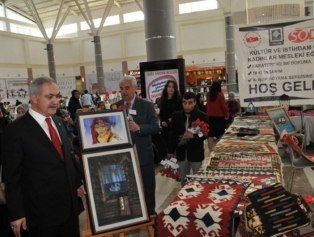Mutlu Kadın Mesleki Eğitim Atölyesi Kursiyerleri Avm' De Sergi Açtı Galeri