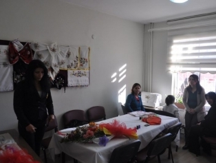 Sodes Çatısı Altında Mutlu Kadınlar Galeri