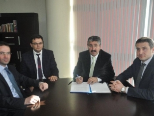 “Yenilenebilir Solar Enerji Üretim Potansiyelinin Ortaya Çıkarılmasına Yönelik Yazılım Geliştirme” Projesi İçin İmzalar Atıldı. Galeri