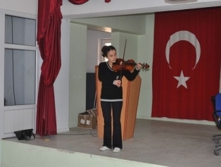 Genç Dokunuşlarla Sanat Atölyesi Galeri