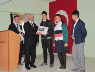 Genç Dokunuşlarla Sanat Atölyesi Galeri