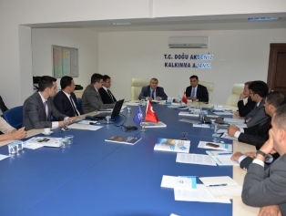 Kalkınma Ajansları İşbirliği Toplantısı DOĞAKA-ÇKA-İpekyolu Kalkınma Ajanslarının Katılımlarıyla Hatay’da Düzenlendi. Galeri