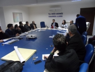Bölgemiz Mobilyacılık Sektörünün Temsil Edileceği CNR IMOB 2016 Uluslararası Mobilya Fuarı Hazırlık ve Değerlendirme Toplantısı DOĞAKA Koordinasyonunda Hatay’da Düzenlendi. Galeri
