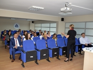 DOĞAKA Koordinasyonunda Kalkınma Ajanslarının Katılımıyla “Kurumsal İtibar Yönetimi, Stratejik Müzakere Teknikleri ve Uygulamalı Protokol Kuralları Eğitimi” Düzenlendi. Galeri