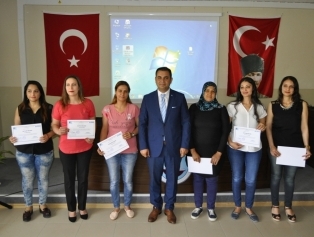 “Uygulamalı Girişimcilik Eğitimi” Kursiyerlere Sertifikaları Verildi Galeri