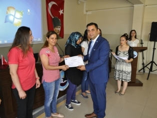 “Uygulamalı Girişimcilik Eğitimi” Kursiyerlere Sertifikaları Verildi Galeri