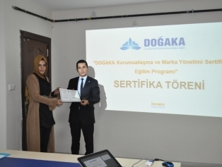 DOĞAKA Koordinasyonunda Kahramanmaraş ili Ayakkabıcılık Sektörüne Yönelik olarak Kahramanmaraş Yatırım Destek Ofisi Toplantı Salonunda düzenlenen “Sertifikalı Kurumsallaşma ve Markalaşma” eğitimi tamamlandı. Galeri