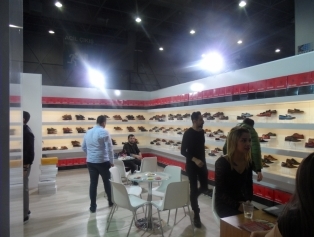 DOĞAKA ve ATSO İşbirliğinde Bölgemiz Ayakkabıcılık Firmalarının Desteklendiği “AYMOD 2017 Uluslararası Ayakkabı Kış Modası Fuarı” Kapılarını Açtı. Galeri
