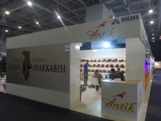 DOĞAKA ve ATSO İşbirliğinde Bölgemiz Ayakkabıcılık Firmalarının Desteklendiği “AYMOD 2017 Uluslararası Ayakkabı Kış Modası Fuarı” Kapılarını Açtı. Galeri