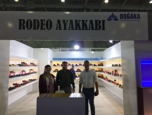 DOĞAKA ve ATSO İşbirliğinde Bölgemiz Ayakkabıcılık Firmalarının Desteklendiği “AYMOD 2017 Uluslararası Ayakkabı Kış Modası Fuarı” Kapılarını Açtı. Galeri