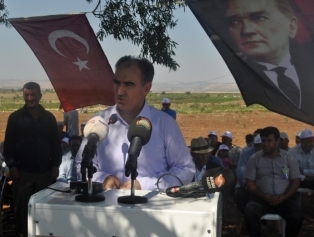 Kahramanmaraş’ta “Bağcılık Sektöründe Gelişmeler ve Fırsatlar Paneli ve Hasat Günü Etkinlikleri” düzenlendi. Galeri