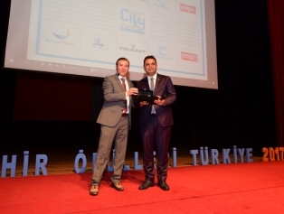 “Şehirler Ödülleri Türkiye” Etkinliğinde Ajansımıza Umut Işığı Ödülleri Takdim Edildi Galeri