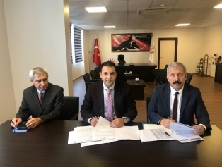 DOĞAKA ile Hatay İl Milli Eğitim Müdürlüğü İşbirliğinde “Temel Arapça Eğitimlerinin Düzenlenmesi” ve “İpek El Dokumacılığı Sanatının Tanıtımı” Konulu Kurumlararası İşbirliği Protokolleri İmzalandı Galeri