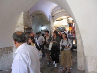 Ajansımız, Türk Havayolları, Hatay İl Kültür ve Turizm Müdürlüğü İşbirliğinde bir grup Güney Koreli Bloggerlar ve Turizm Şirketi Üst Yöneticisi(CEO) Hatay İlimizi Ziyaret Etti. Galeri