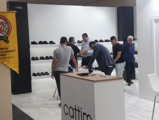 DOĞAKA Koordinasyonunda Bölgemiz Ayakkabı Üreticileri Katılımlarıyla AYMOD 2018 Uluslararası Ayakkabı Yaz Modası Fuarı Kapılarını Açtı Galeri