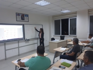 Kurum ve Kuruluşlarında Görevli Personele Yönelik İkinci Kez Düzenlenen Temel Seviye Arapça Eğitimi Antakya Halk Eğitim Merkezinde Başladı Galeri
