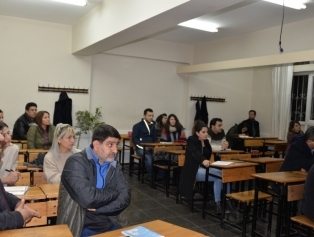 DOĞAKA ve Hatay İl Milli Eğitim Müdürlüğü İşbirliğinde Defne İlçesinde Bölgemizde Görevli Personele Yönelik “Temel Seviye Arapça Eğitimi” Düzenlendi Galeri